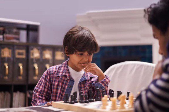 kids learning chess